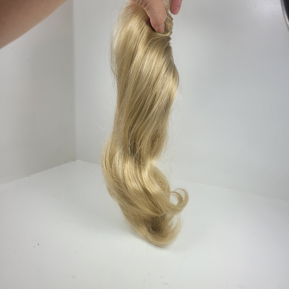 Blonde Women's Pony Tail Clip Hair Extension - Picture 7 of 9